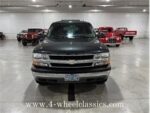 2005 Chevrolet Suburban - Image 2