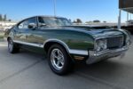 1970 Oldsmobile Cutlass S Holiday Coupe W-31 4-Speed.