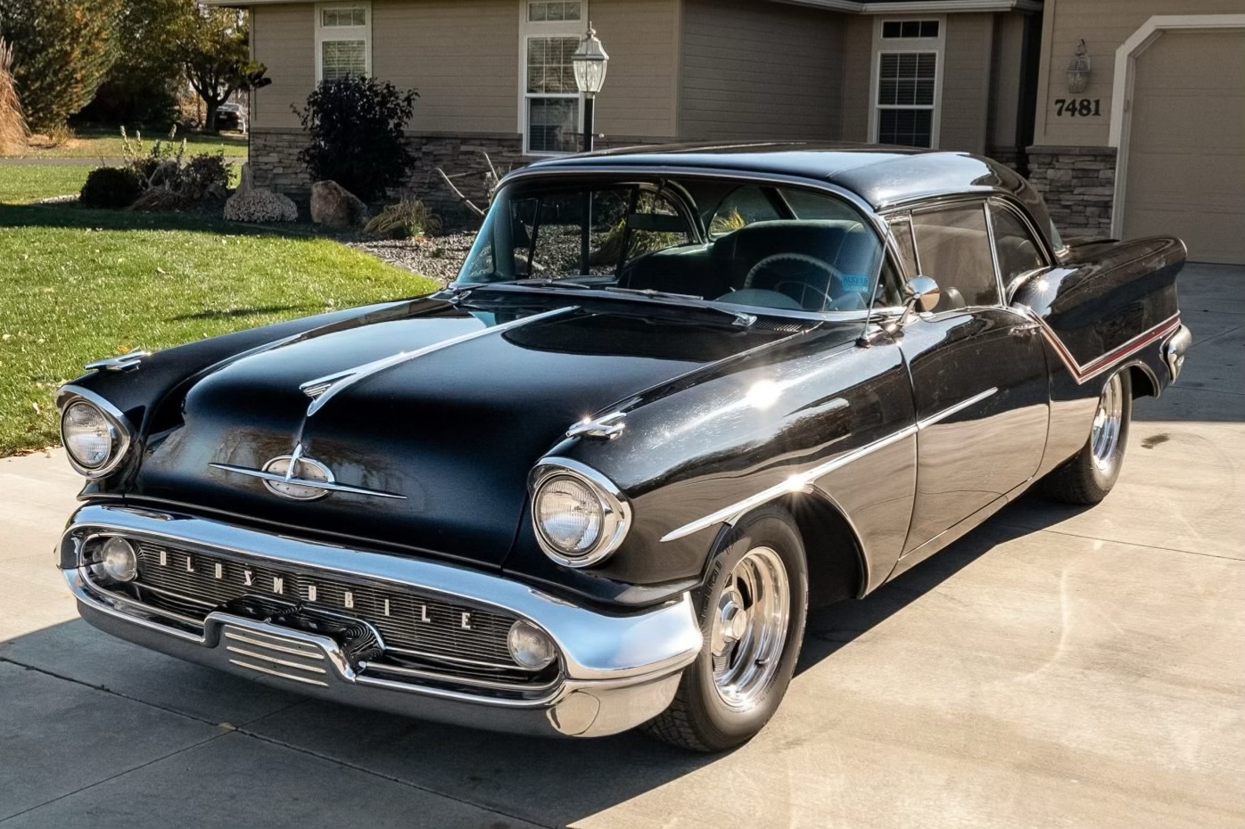 img_0319 1957 Oldsmobile Golden Rocket 88 Holiday 2-Door Hardtop - Image 1