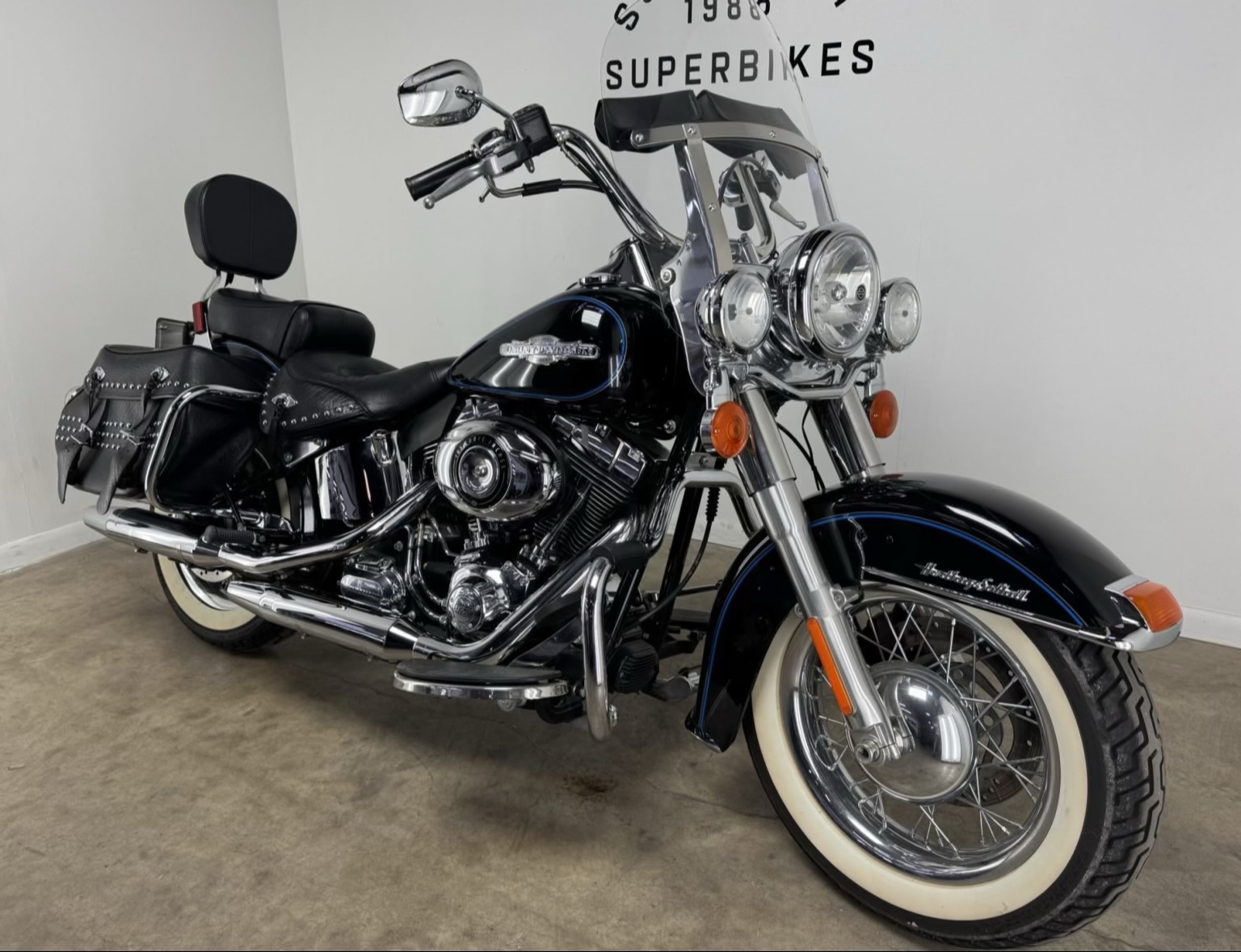img_0732 2013 Harley-Davidson Heritage Softail Classic Peace Officer Edition. - Image 1