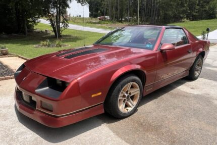 1987 Chevrolet Camaro IROC-Z 5-Speed.